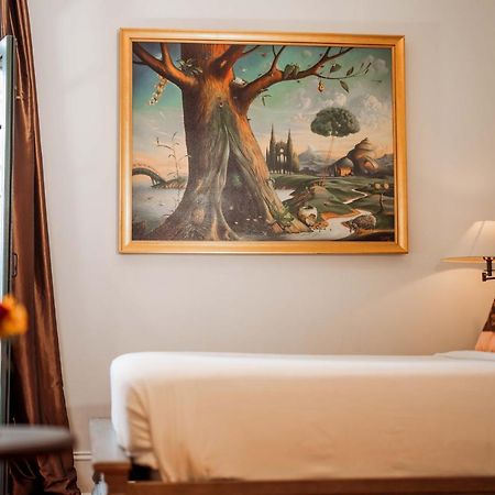 Royal Frenchmen Hotel And Bar New Orleans Esterno foto