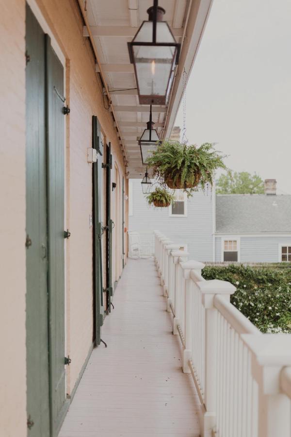 Royal Frenchmen Hotel And Bar New Orleans Esterno foto